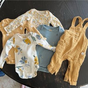 5 piece new born outfit